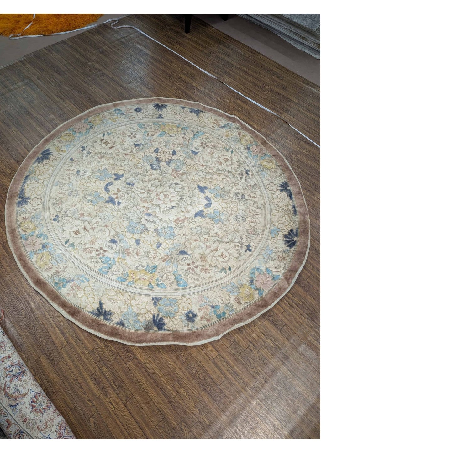 Chinese Aubusson Floral Round Rug – 6' (Hand-Knotted silk)