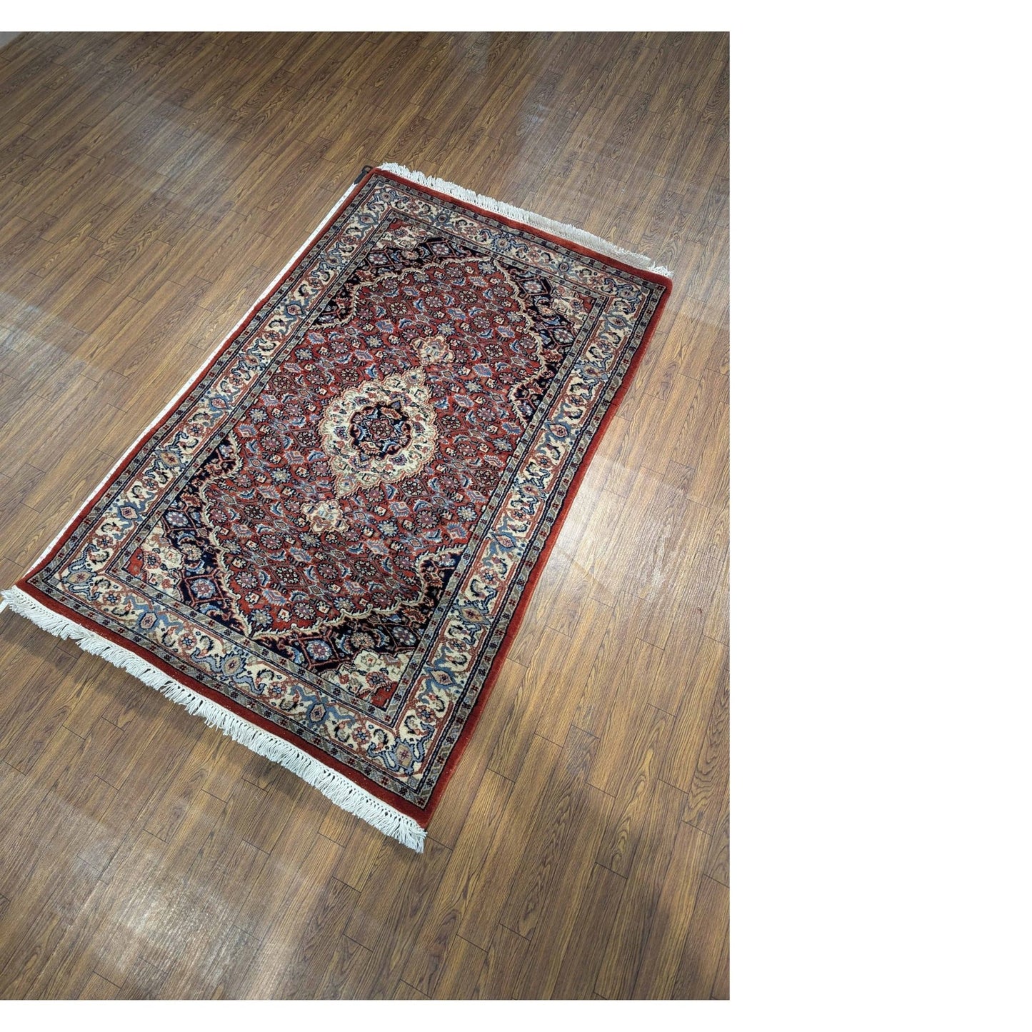 Persian-Style Medallion Rug – 2.5' x 5'"