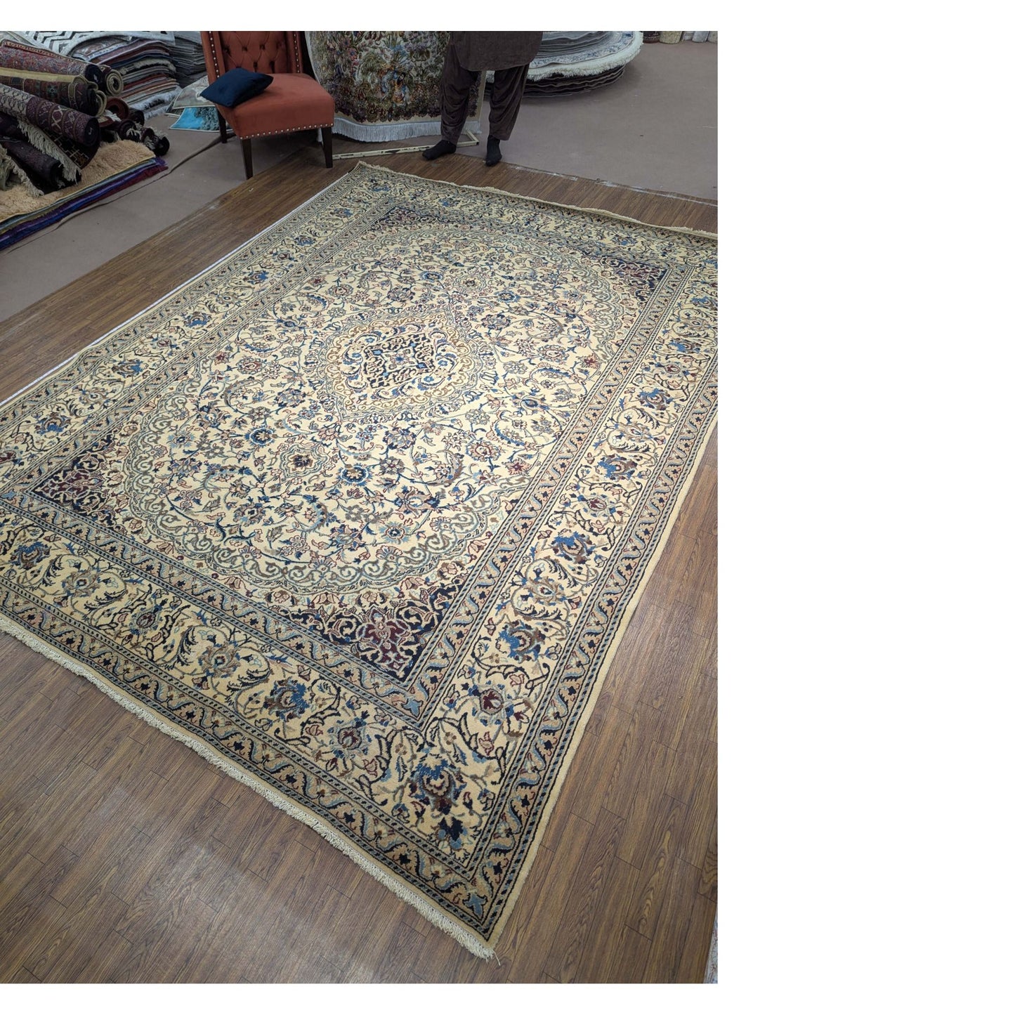 Ivory & Navy Persian Isfahan Floral Rug – 8x11 ft